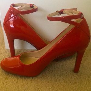red patent leather nine west pumps